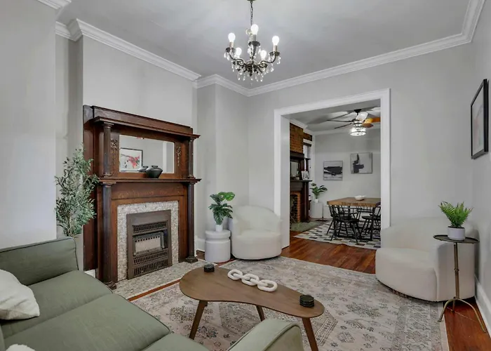 Charming Historic Getaway In The Heart Of