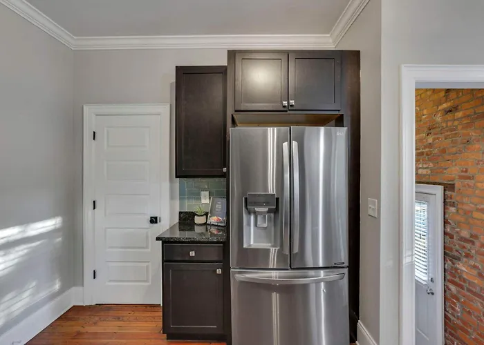 Apartamento Charming Historic Getaway In The Heart Of *