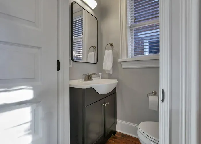 Charming Historic Getaway In The Heart Of Apartamento