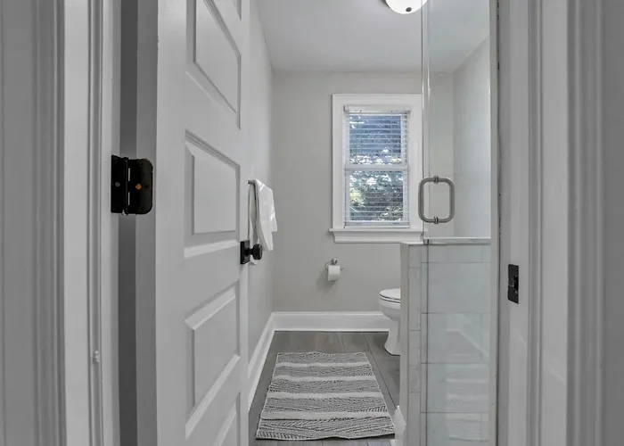 Charming Historic Getaway In The Heart Of *