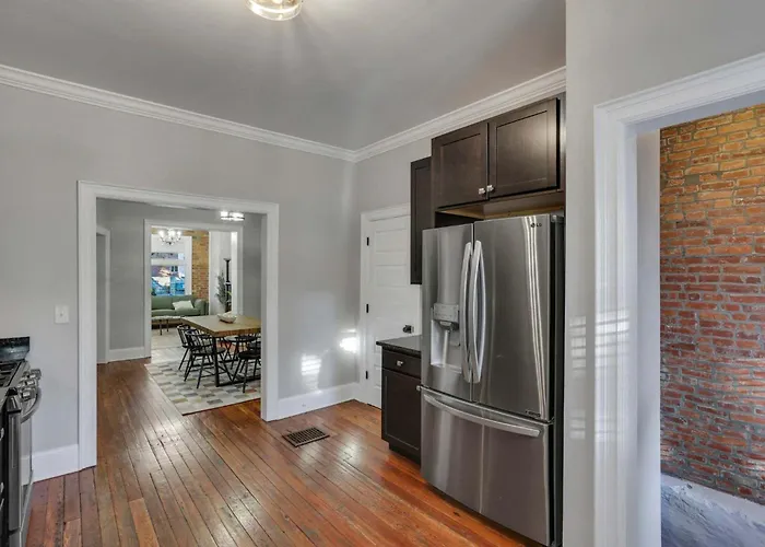 Apartamento Charming Historic Getaway In The Heart Of *