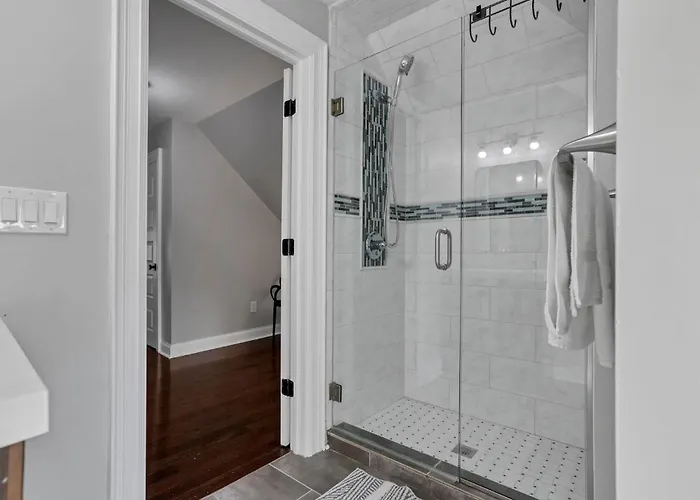Charming Historic Getaway In The Heart Of *