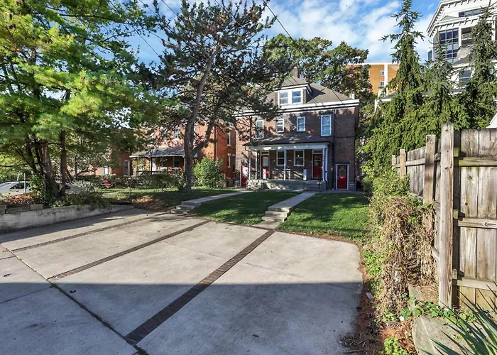 Charming Historic Getaway In The Heart Of