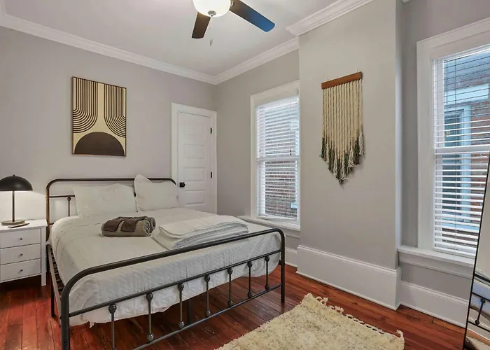 Charming Historic Getaway In The Heart Of